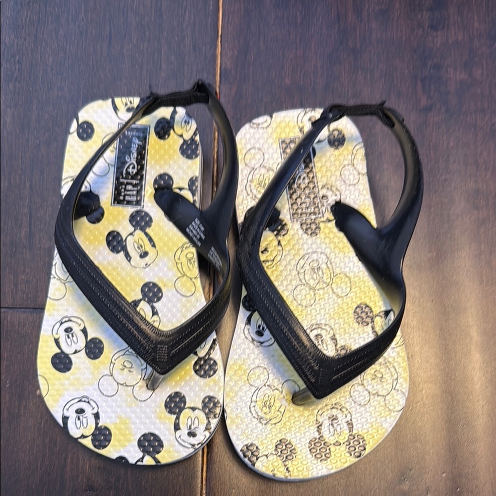NWOT Gender Neutral Gap Disney Kids Mickey Mouse Flip Flops - Black and Yellow
